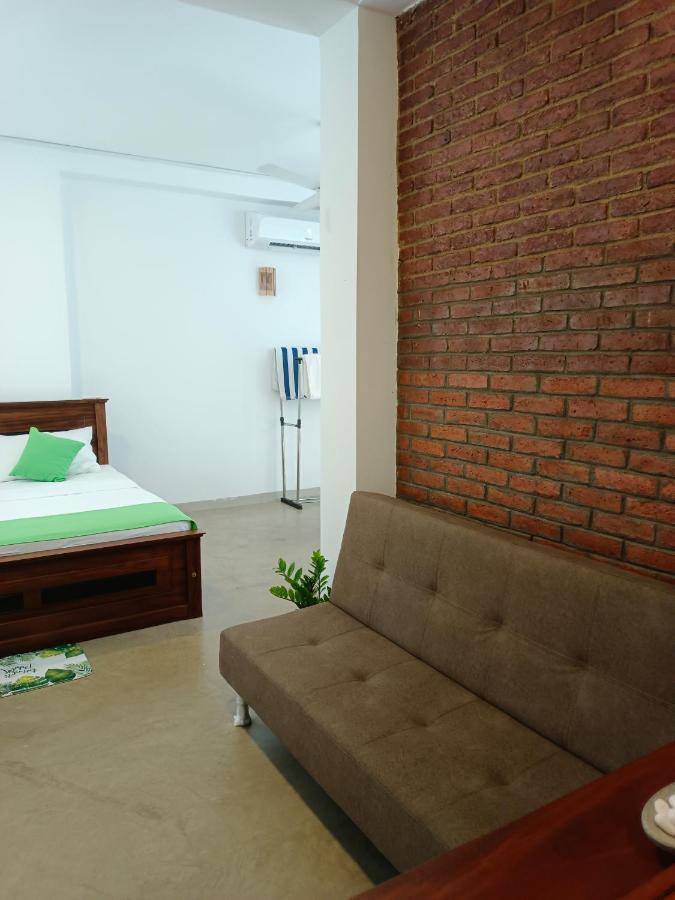 Lily Holiday Apartments Хикадува Стая снимка